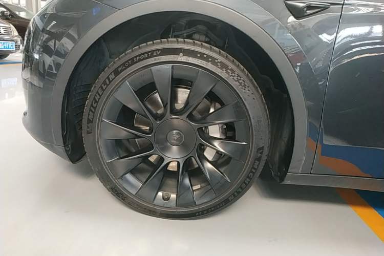 Used Tesla Model Y 2024 Rear-Wheel-Drive Version Left Front Wheel Hub