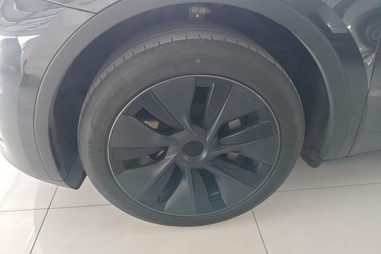 Used Tesla Model Y 2024 Rear-Wheel-Drive Version Left Front Wheel Hub