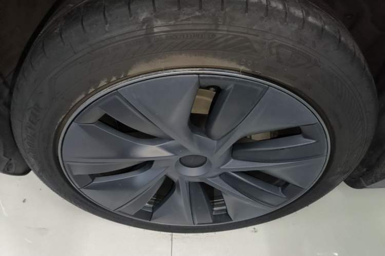 Used Tesla Model Y 2024 Rear-Wheel-Drive Version Left Front Wheel Hub