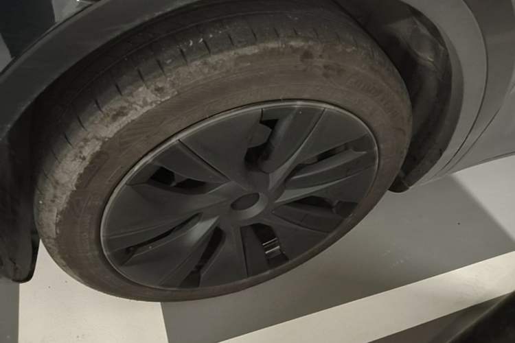 Used Tesla Model Y 2024 Rear-Wheel-Drive Version Left Front Wheel Hub