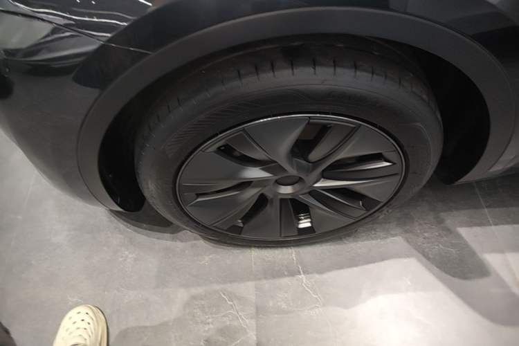 Used Tesla Model Y 2024 Rear-Wheel-Drive Version Left Front Wheel Hub