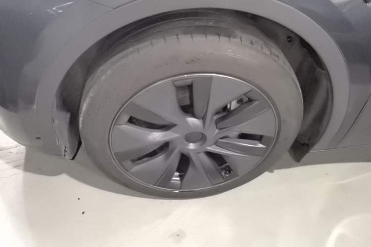 Used Tesla Model Y 2024 Rear-Wheel-Drive Version Left Front Wheel Hub