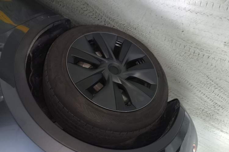 Used Tesla Model Y 2024 Rear-Wheel-Drive Version Left Front Wheel Hub