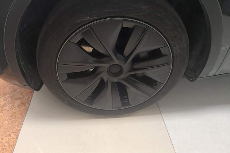 Used Tesla Model Y 2024 Rear-Wheel-Drive Version Left Front Wheel Hub