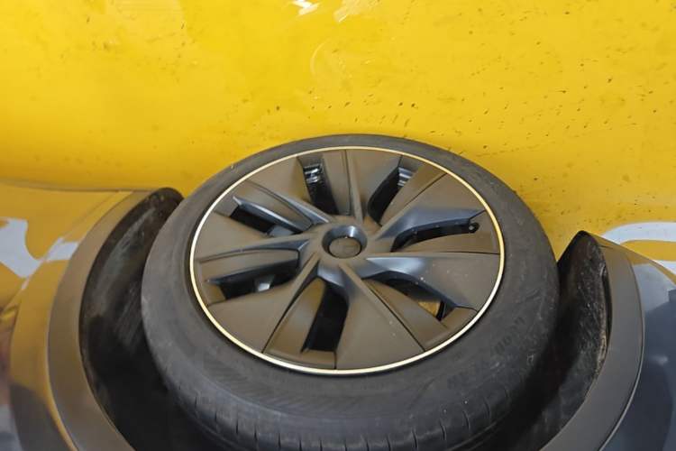Used Tesla Model Y 2024 Rear-Wheel-Drive Version Left Front Wheel Hub