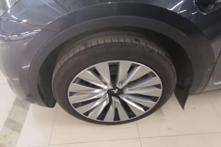 Used Tesla Model Y 2024 Rear-Wheel-Drive Version Left Front Wheel Hub