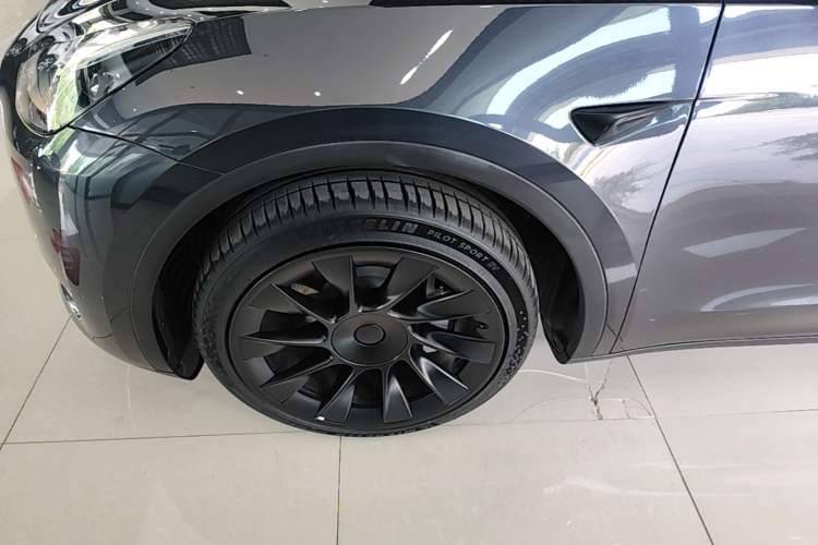 Used Tesla Model Y 2024 Rear-Wheel-Drive Version Left Front Wheel Hub