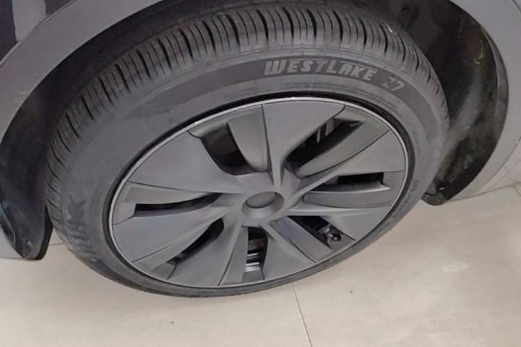Used Tesla Model Y 2024 Long-Range All-Wheel-Drive Version Left Front Wheel Hub