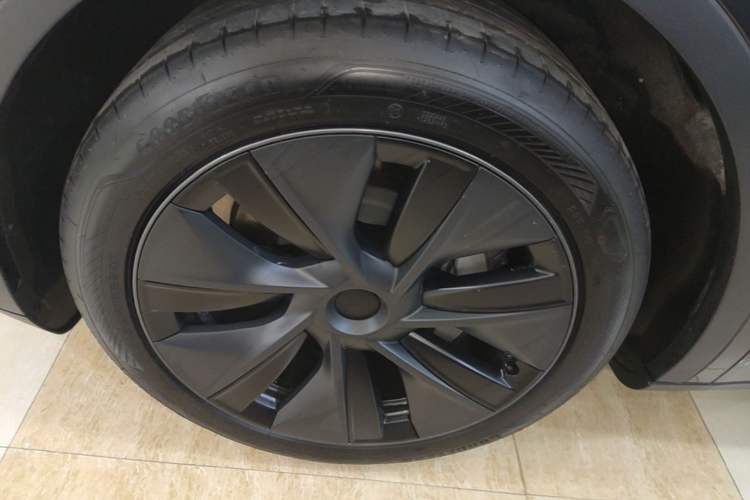Used Tesla Model Y 2024 Rear-Wheel-Drive Version Left Front Wheel Hub