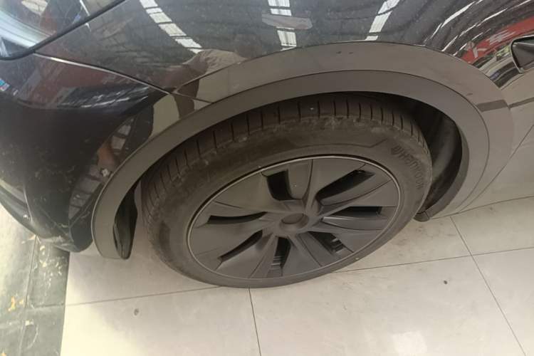 Used Tesla Model Y 2024 Long-Range All-Wheel-Drive Version Left Front Wheel Hub