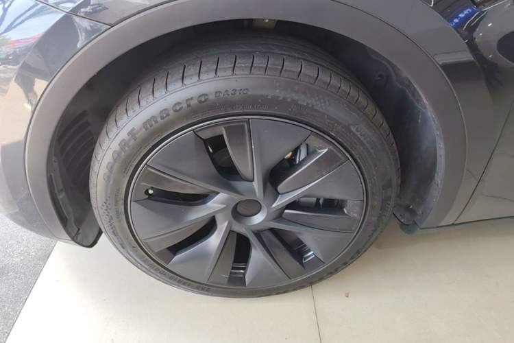 Used Tesla Model Y 2024 Rear-Wheel-Drive Version Left Front Wheel Hub