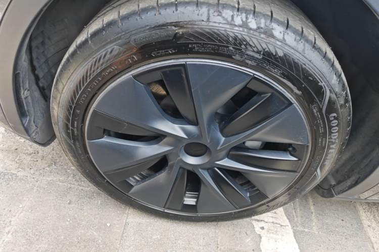 Used Tesla Model Y 2024 Rear-Wheel-Drive Version Left Front Wheel Hub