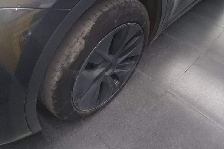 Used Tesla Model Y 2024 Rear-Wheel-Drive Version Left Front Wheel Hub