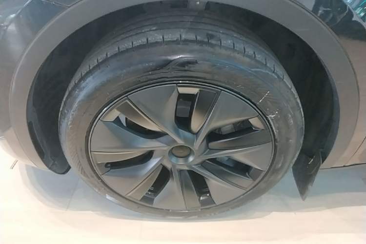 Used Tesla Model Y 2024 Rear-Wheel-Drive Version Left Front Wheel Hub