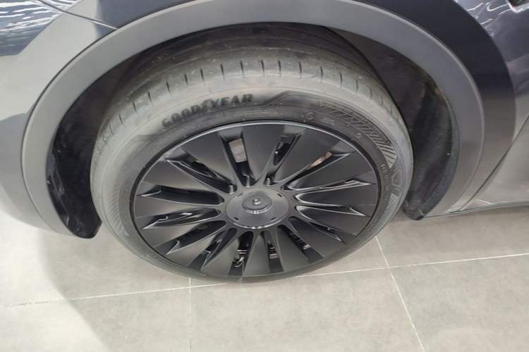 Used Tesla Model Y 2024 Rear-Wheel-Drive Version Left Front Wheel Hub