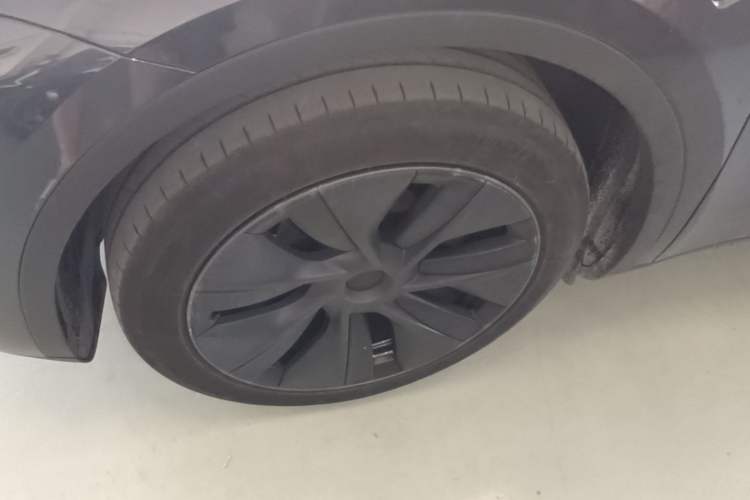 Used Tesla Model Y 2024 Rear-Wheel-Drive Version Left Front Wheel Hub