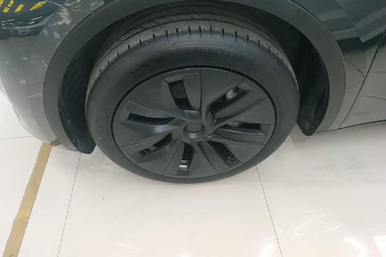 Used Tesla Model Y 2024 Rear-Wheel-Drive Version Left Front Wheel Hub
