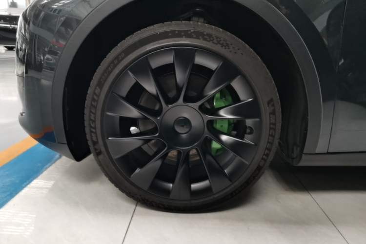 Used Tesla Model Y 2024 Rear-Wheel-Drive Version Left Front Wheel Hub