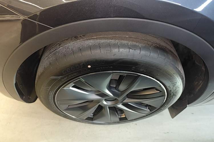 Used Tesla Model Y 2024 Rear-Wheel-Drive Version Left Front Wheel Hub