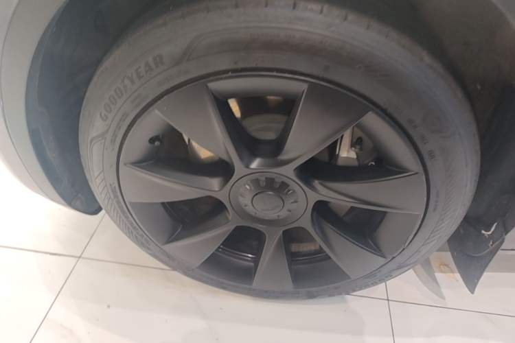 Used Tesla Model Y 2024 Rear-Wheel-Drive Version Left Front Wheel Hub