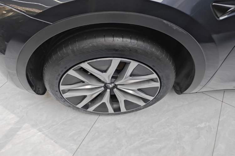Used Tesla Model Y 2024 Rear-Wheel-Drive Version Left Front Wheel Hub