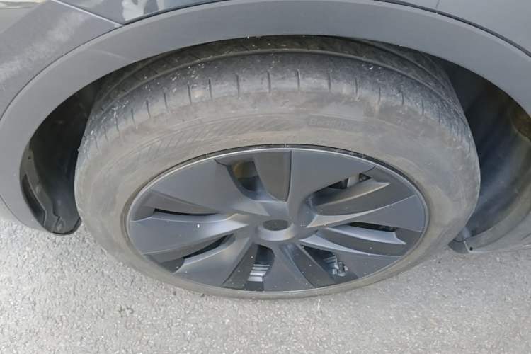 Used Tesla Model Y 2024 Rear-Wheel-Drive Version Left Front Wheel Hub