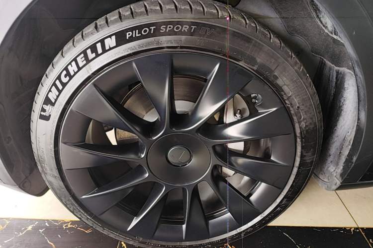 Used Tesla Model Y 2024 Rear-Wheel-Drive Version Left Front Wheel Hub