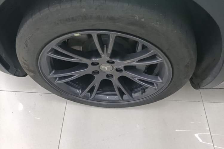 Used Tesla Model Y 2024 Rear-Wheel-Drive Version Left Front Wheel Hub