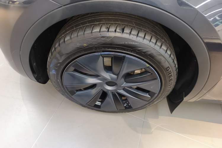 Used Tesla Model Y 2024 Rear-Wheel-Drive Version Left Front Wheel Hub