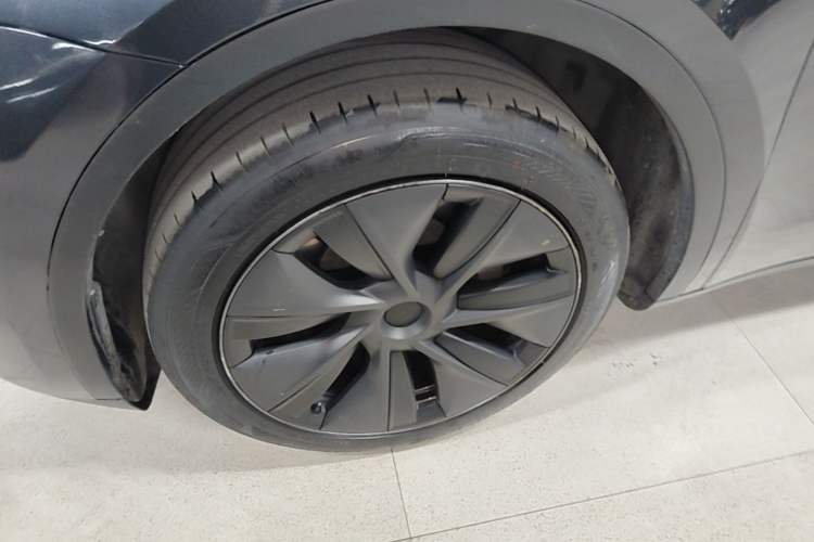 Used Tesla Model Y 2024 Rear-Wheel-Drive Version Left Front Wheel Hub