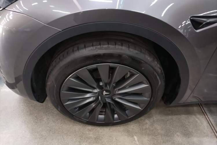 Used Tesla Model Y 2024 Rear-Wheel-Drive Version Left Front Wheel Hub
