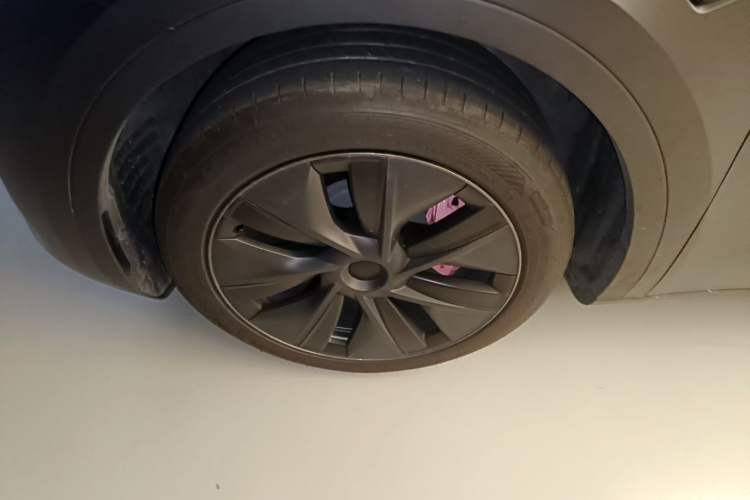 Used Tesla Model Y 2024 Rear-Wheel-Drive Version Left Front Wheel Hub