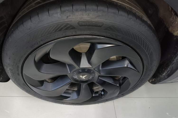 Used Tesla Model Y 2024 Rear-Wheel-Drive Version Left Front Wheel Hub