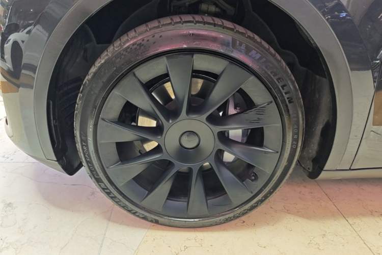 Used Tesla Model Y 2024 Rear-Wheel-Drive Version Left Front Wheel Hub
