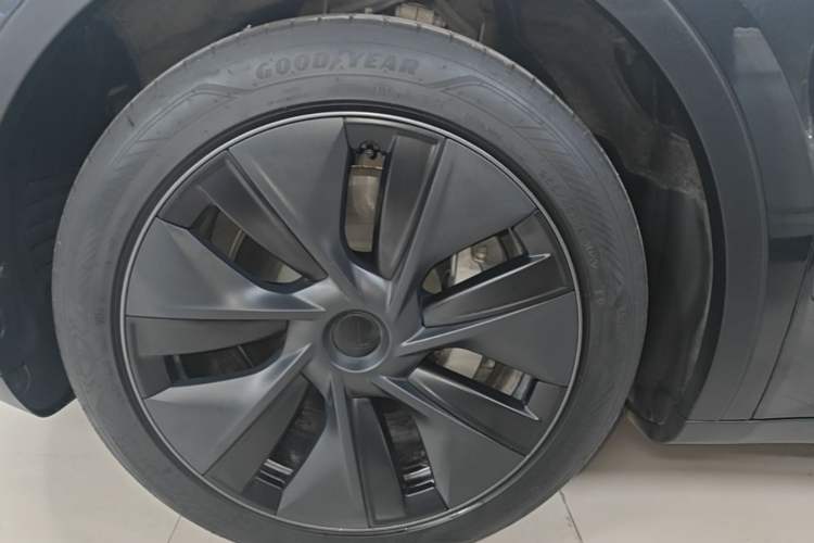 Used Tesla Model Y 2024 Rear-Wheel-Drive Version Left Front Wheel Hub
