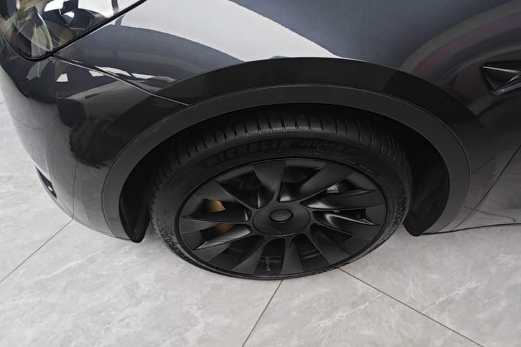 Used Tesla Model Y 2024 Long-Range All-Wheel-Drive Version Left Front Wheel Hub