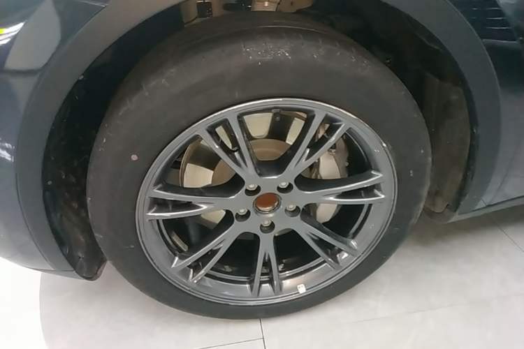 Used Tesla Model Y 2024 Rear-Wheel-Drive Version Left Front Wheel Hub