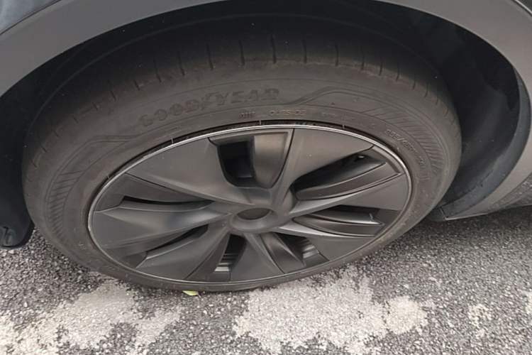 Used Tesla Model Y 2024 Rear-Wheel-Drive Version Left Front Wheel Hub