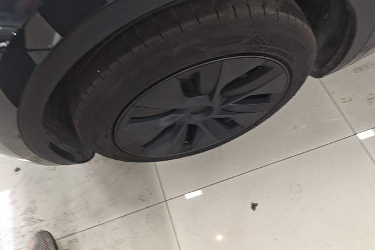 Used Tesla Model Y 2024 Rear-Wheel-Drive Version Left Front Wheel Hub