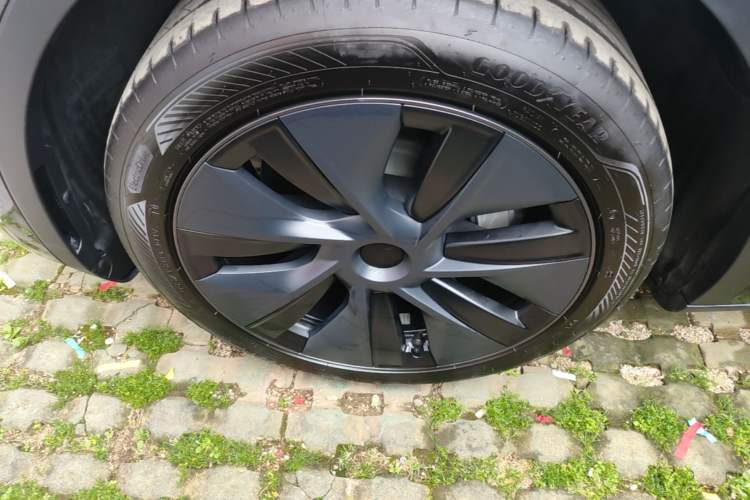 Used Tesla Model Y 2024 Rear-Wheel-Drive Version Left Front Wheel Hub