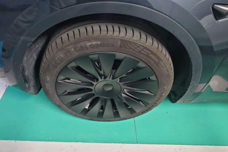 Used Tesla Model Y 2024 Rear-Wheel-Drive Version Left Front Wheel Hub