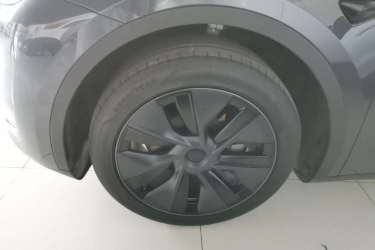 Used Tesla Model Y 2024 Rear-Wheel-Drive Version Left Front Wheel Hub