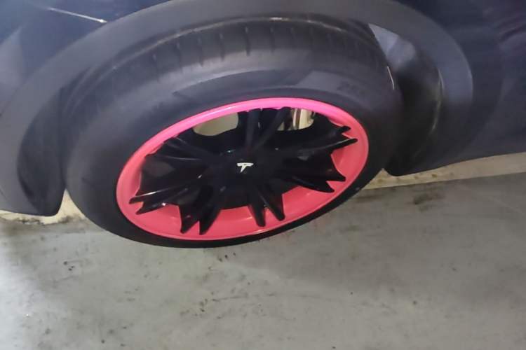 Used Tesla Model Y 2024 Long-Range All-Wheel-Drive Version Left Front Wheel Hub