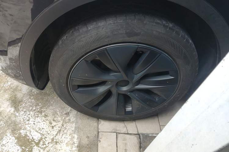 Used Tesla Model Y 2024 Rear-Wheel-Drive Version Left Front Wheel Hub