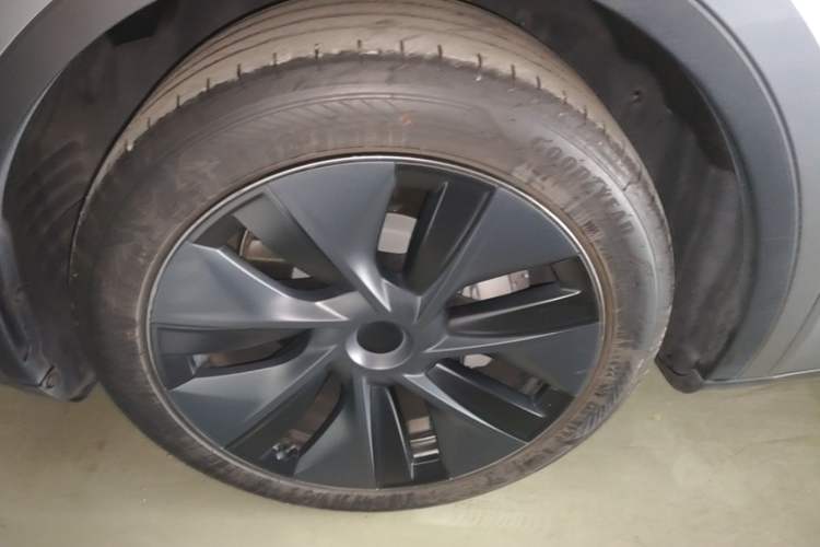 Used Tesla Model Y 2024 Rear-Wheel-Drive Version Left Front Wheel Hub