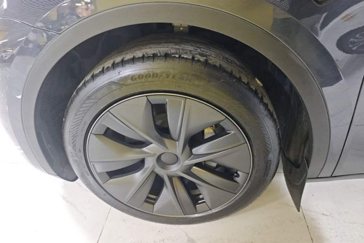 Used Tesla Model Y 2024 Rear-Wheel-Drive Version Left Front Wheel Hub