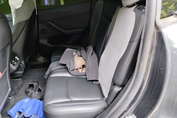 Used Tesla Model Y 2024 Long-Range All-Wheel-Drive Version Left Rear Seat