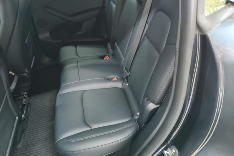 Used Tesla Model Y 2024 Long-Range All-Wheel-Drive Version Left Rear Seat