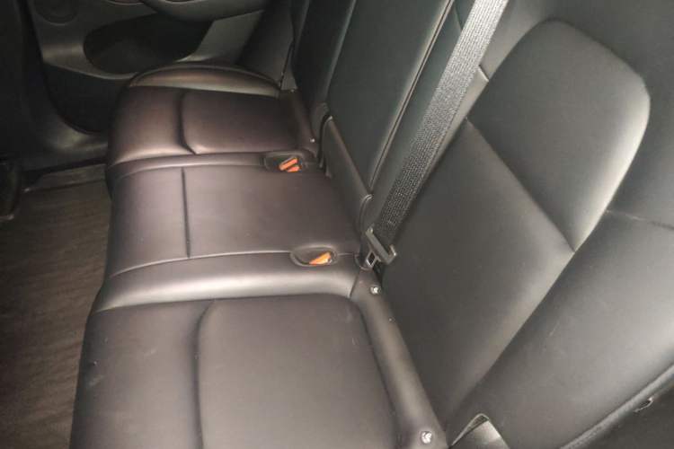 Used Tesla Model Y 2024 Long-Range All-Wheel-Drive Version Left Rear Seat