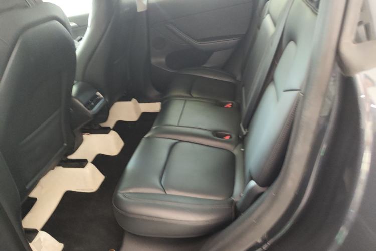Used Tesla Model Y 2024 Long-Range All-Wheel-Drive Version Left Rear Seat